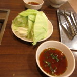 焼肉たきもと - キャベツとタレ