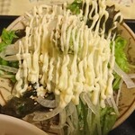 てんぺい - これを丼の白飯のう上に載せるわけですが、当然見た目が悪いわけです。残念な見た目なので写真撮影はしませんでした。食べづらいし…、ん…。いつものパート1にすれば良かった。グスン。