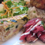 ジュイップ - ベーコンとほうれんそうのキッシュ、ローストビーフ