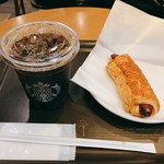 Sutabakkusu Kohi - アイストールドリップコーヒー・あらびきソーセージパイ