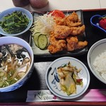 手打ちうどん つくし - 日替わり定食メインは唐揚げ