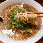 Kyou Ramen Sadakazu - 醤油背油ラーメン大盛～麺リフト～