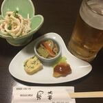 居酒屋 鳥幸 - ビールとお通しと、1品目のスパゲティサラダです