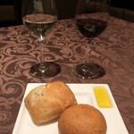 Kuruzukuruzu - 白ワイン&赤ワイン、胚芽パン&壺焼きパン