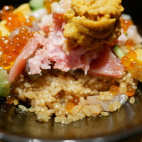 SUSHI TOKYO TEN、 新宿店 - しゃりはお醤油味ですが薄味です