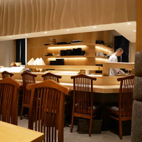 SUSHI TOKYO TEN、 新宿店 - 正面よりのベストショットがぶれてしまってごめんなさい