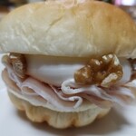 ブーランジェリーランプパティスリーシオン - アップルクリームチーズ260円