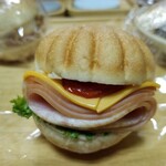 ブーランジェリーランプパティスリーシオン - ハムチーズトマト220円