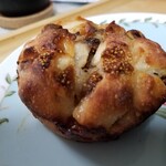 ブーランジェリーランプパティスリーシオン - いちじくとマカデミア240円