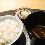 野嵯和 - 食事　レンコンの焼めし　赤出し　お漬け物