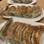 餃子市場 - セロリ入り焼き餃子など、餃子のレパートリーも豊富♫