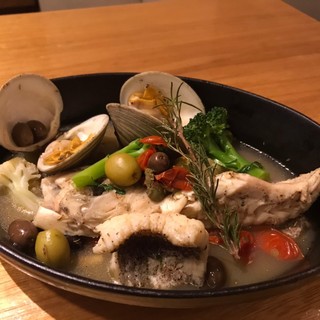 【数量限定オススメメニュー】魚介のアクアパッツァ￥1800～