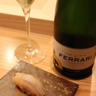 ｿﾑﾘｴ永瀬喜洋の監修による考え抜かれたﾜｲﾝｾﾚｸｼｮﾝ。