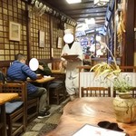 いづ重 - 店内