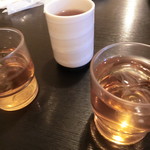 とんかつあさくら - 冷たい麦茶と温かい麦茶