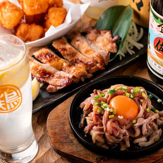 A popular bar where you can enjoy yakitori made with carefully selected brand chicken.