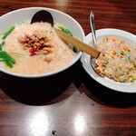 上海華龍 - 【2019.11.27(水)】本日の日替わり①(豚骨辛味ラーメン＋五目チャーハン)800円
