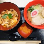 鶏丼や 博多華味鳥 阪急西宮ガーデンズ店 - 