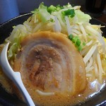 ラーメン屋 まる - てんこ盛りラーメン