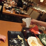 新宿さぼてん - 隣の席の片づけがされない状態で、食べ終わっちゃいましたけど・・・いい加減片づけたら。