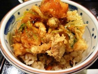 手打そば 一の梅 - かき揚げは海老などが入っています。サクサクで美味しい。