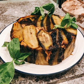 モッツァレッラチーズやトマトソースもイタリア産にこだわります