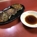 中華居酒屋 上海ママ料理 - 上海ママ特製焼餃子（300円）