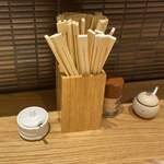 うどん平 - 卓上