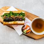 THE PIG ＆ THE LADY