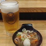 Izakayamarushou - ビールとお通し（あんかけ堅あげ焼そば）