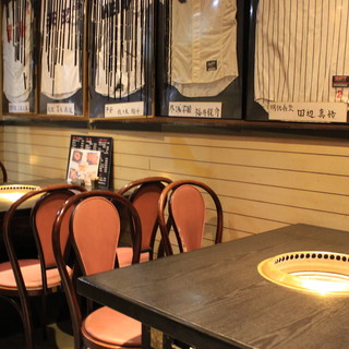 A must-see for baseball fans! A relaxing space inspired by a "baseball club room"