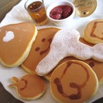 カフェ・ル・プティ・ニ・トロワ - 銅版で焼くホットケーキ