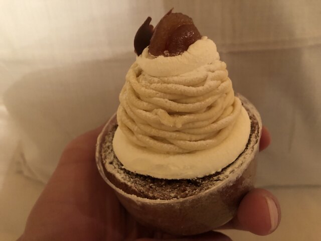 六花亭 イオンモール釧路昭和店 - 新富士（洋菓子）の写真