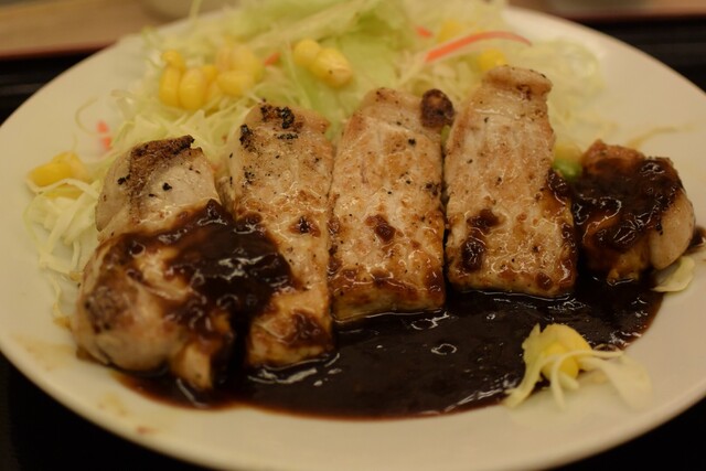 定食 東京 新宿 來去燒肉店吃午餐太樹苑西新宿店 千圓有找的烤牛肉丼 燉牛肉定食 新宿美食餐廳推薦 波和梨珈琲館 東京本店