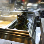 大納言本家 - 燗付け場では河童の1合徳利が湯船に浸かっているかと思わせる遊び心のある光景ですね