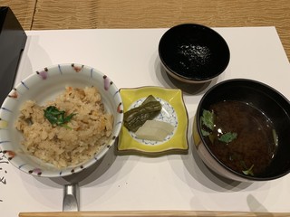 銀座蔵人 - 鶏と牛蒡のかやくご飯