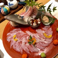 対馬のどぐろとイカ活き造り 博多 魚蔵 都ホテル店 - カワハギ活き造り