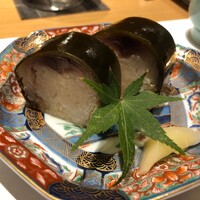 対馬のどぐろとイカ活き造り 博多 魚蔵 都ホテル店 - 鯖寿司
