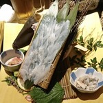玄海の活魚と糸島直送の食 博多居酒屋 どげん海 - カワハギ活き造り
