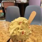 プレンティーズ - ピスタチオナッツフレーバーアイスに、マーブルチョコとオレオをプラス。