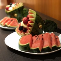 鮨割烹 たか友 - 果物細工を施してご提供
