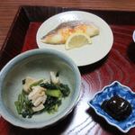 岡田屋 - 焼魚と一緒にお浸しも添えらえてました。