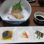 岡田屋 - 夕食は優しくてあたたかい女将さんの作る新鮮な旬の食材を堪能できる手作り料理です。
