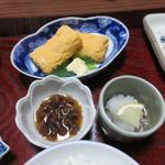 岡田屋 - 朝食は玉子焼きにしらすおろしとナメコ。