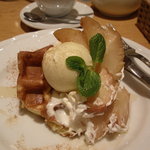ラランジェ・カフェ - アップルシナモンハニーワッフル