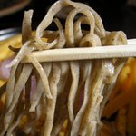 昭陽 - 昭陽おろしそばを箸でつまんだところ