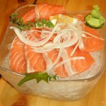 魚料理のお店 鮮魚まるふく - サーモンの刺身（ノルウェイ産）