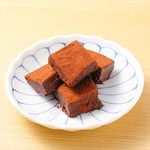 Raw chocolate made with sake