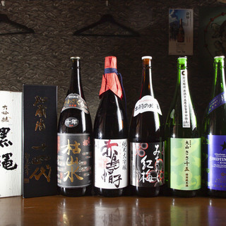 斬新なものから歴史ある地酒まで！圧倒的な品揃えで自信あり。