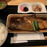 居魚屋 うおはん - 舌平目煮付け定食